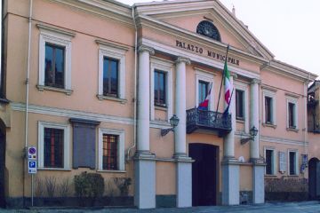 fronte del palazzo municipale