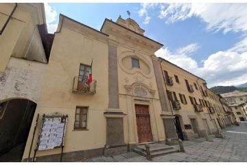 vista della parte frontale della Chiesa.