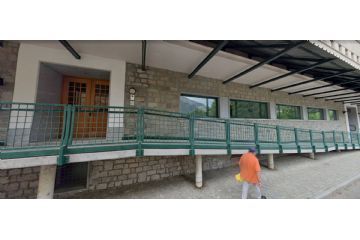 Ingresso con rampa per carrozzine e deambulatori